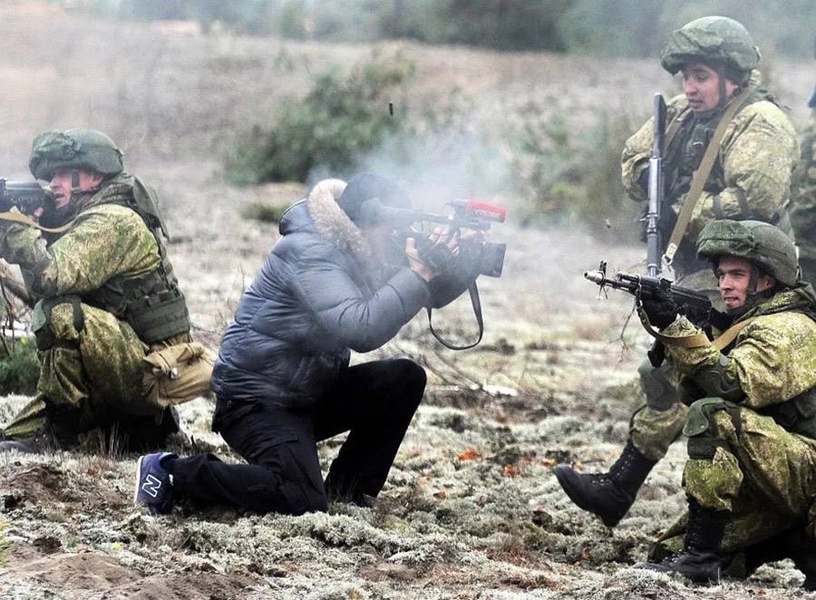 Эдуард Петров: военкоров необходимо обеспечить статусом ветеранов военной журналистики