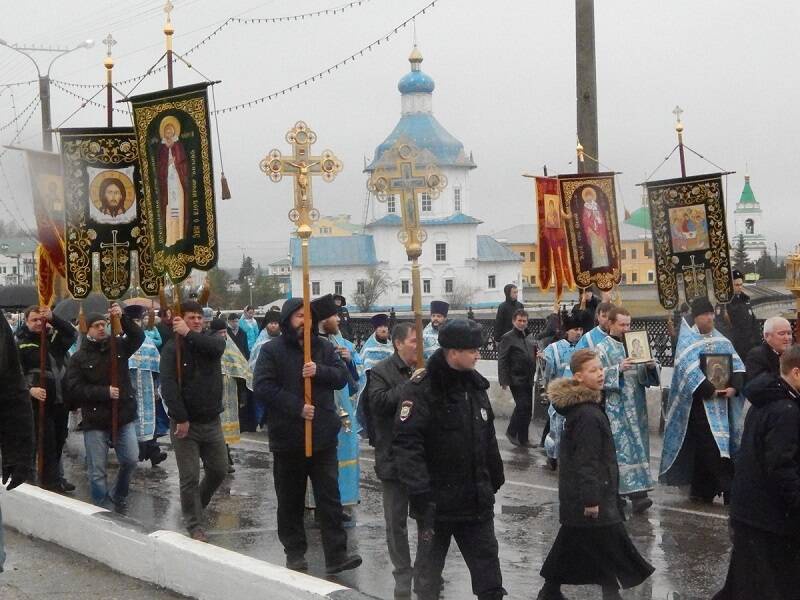 Крестный ход 4. Крестный ход в Чебоксарах. Крестный ход Чебоксары 4 ноября. Крестный ход на день народного единства Чебоксары. Крестный ход Казанской Божьей матери.