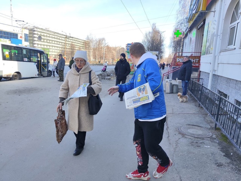 В Новочебоксарске активисты ЛДПР провели раздачу партийной газеты