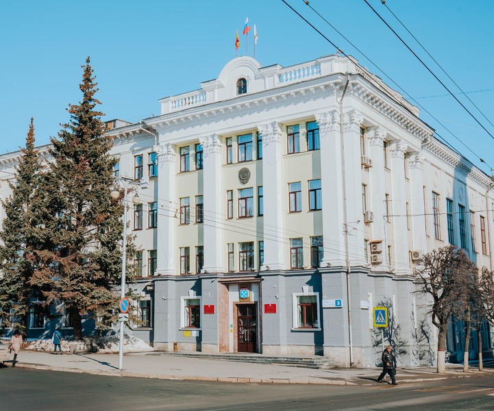 Сити-менеджер Чебоксар Денис Спирин и глава города Евгений Кадышев досрочно сложили свои полномочия