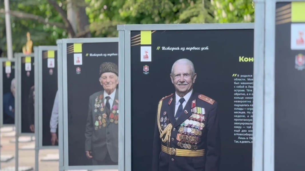 Активисты Крымского отделения ЛДПР посетили выставку «История из первых уст» в Симферополе