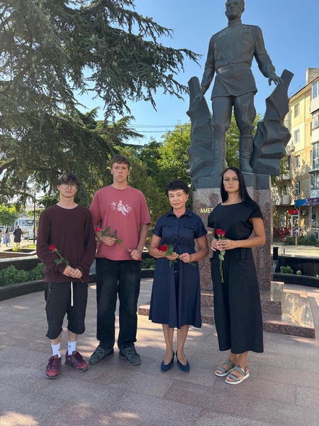ЛДПР в Крыму почтила память легендарного летчика Амет-Хана Султана в День ВВС