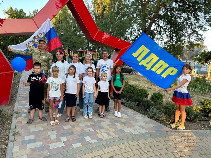 ЛДПР в Крыму широко отметила День Государственного флага России