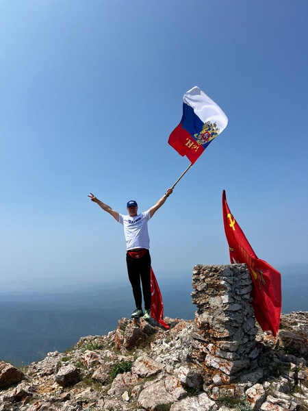 "С Чатыр-Дага – всей России!" Поздравление ЛДПР с высоты облаков стало символом Дня России в Крыму