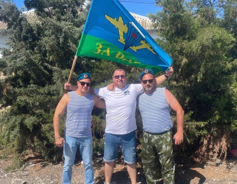 ЛДПР в Крыму поздравила десантников с профессиональным праздником