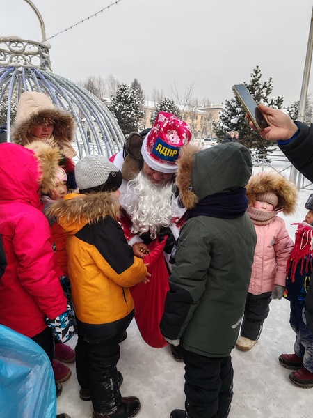  Активисты Тывинского РО ЛДПР создали праздничное настроение на катке городской ёлки в г. Кызыле!