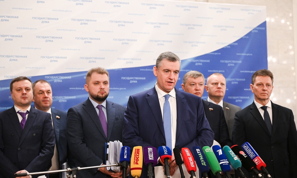 Леонид Слуцкий предложил запретить продажу электронных устройств для курения