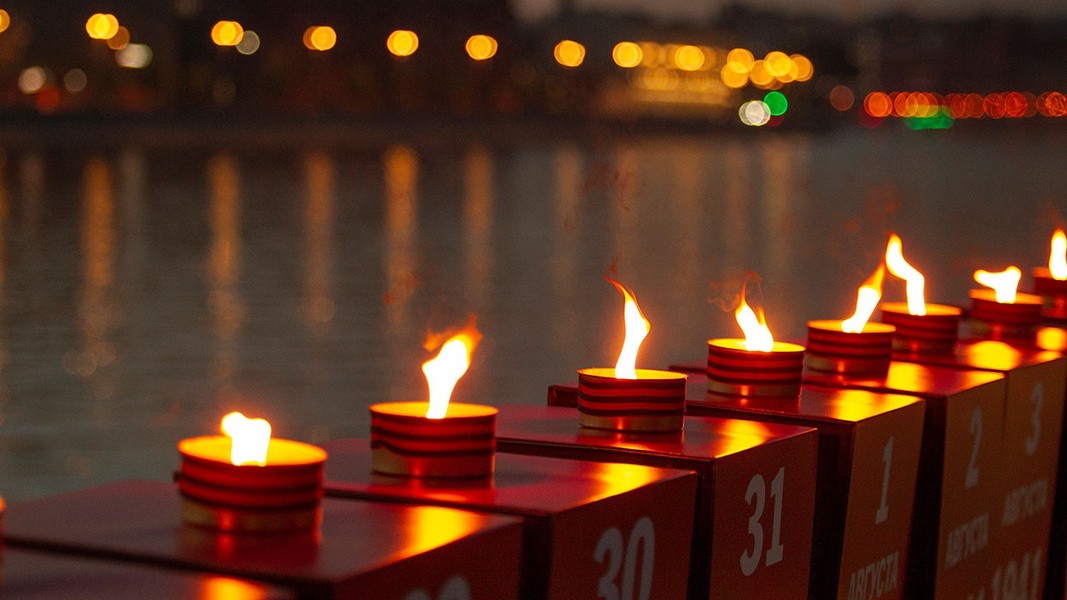 Свечи 22 июня. Свечи памяти на Крымской набережной. Акция Зажги свечу. Свеча памяти фото. Акция свеча памяти 22 июня 2023.