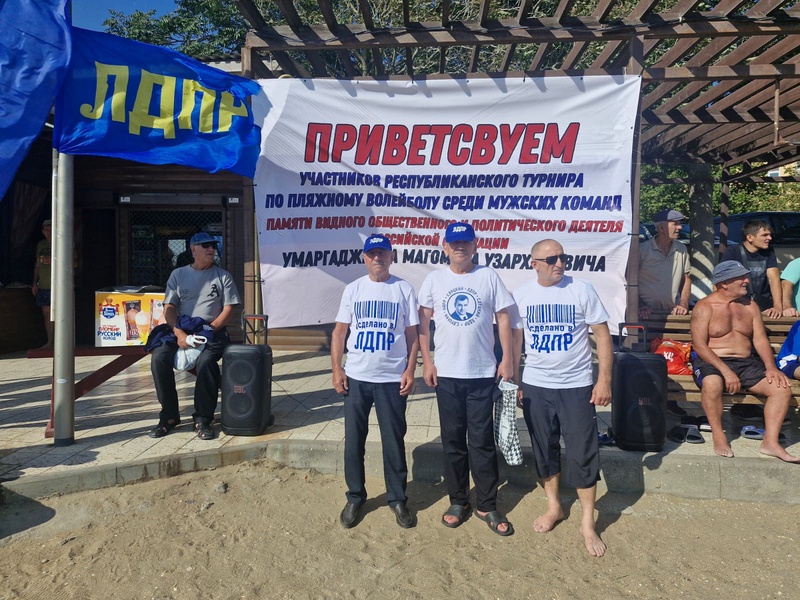 Турнир по пляжному волейболу проходит в Махачкале