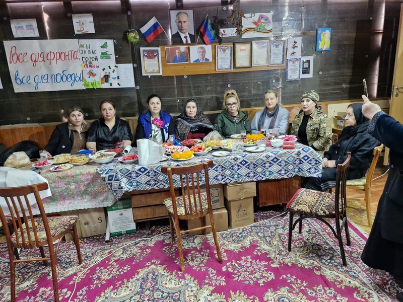 Активисты ЛДПР поздравили женщин-волонтеров с Днем матери 