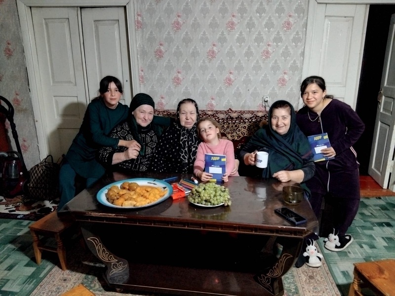 Партийцы навестили многодетную семью в г. Дагестанские Огни