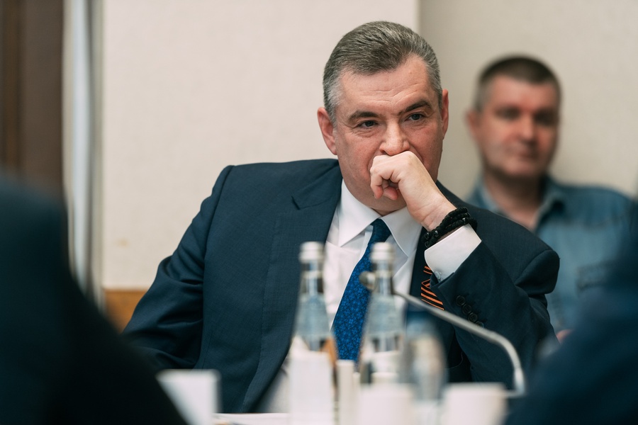 Выборы раскололи Румынию на две части, считает Леонид Слуцкий