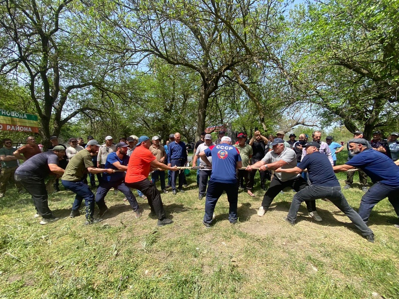 ЛДПР организовала спортивные соревнования в День животновода