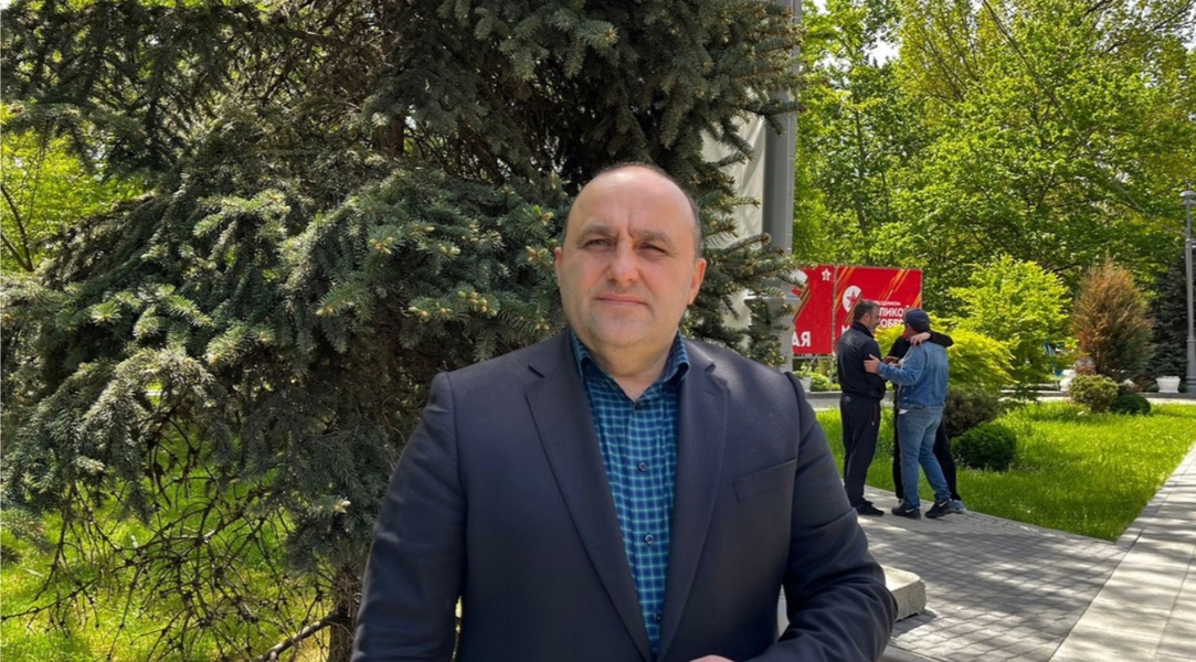 Лидер дагестанской ЛДПР поздравил женщин с Днём матери 