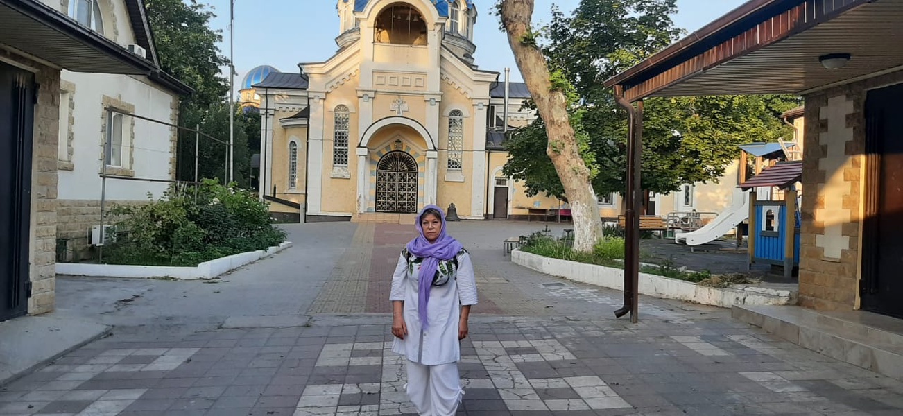 Лариса Давыдов в День Крещения Руси посетила Свято-Успенский кафедральный собор в Махачкале