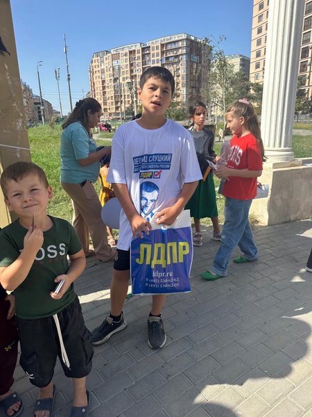 ЛДПР организовала для детей праздник в День единства народов Дагестана