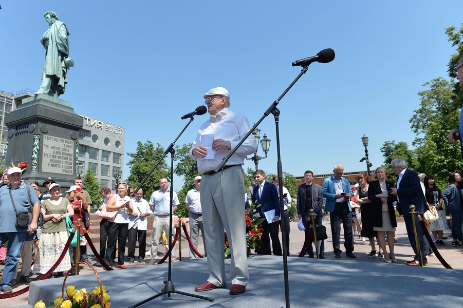 Владимир Жириновский: в каждой строчке стихов Пушкина мощь и глубокая мысль