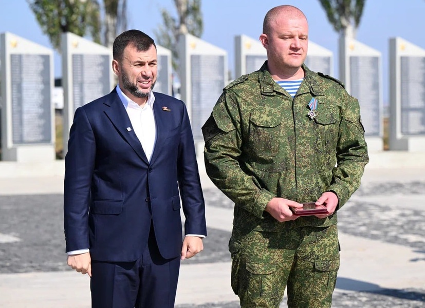Денис Пушилин вручил награду защитнику Донбасса из ЛДПР