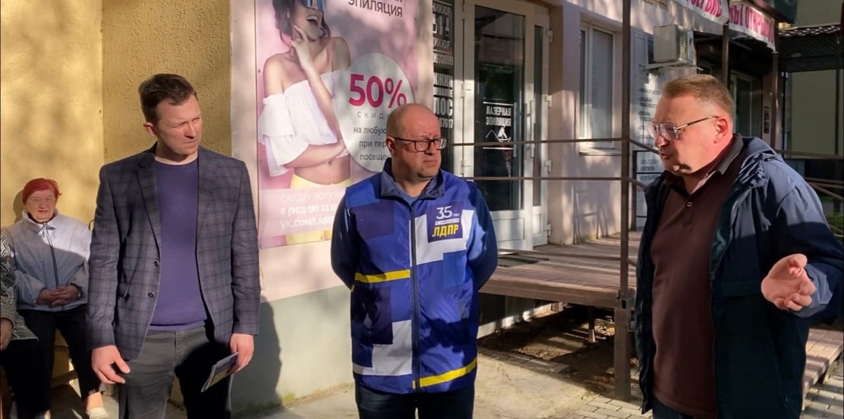 ЛДПР помогает смолянам добиться ремонта лифтов