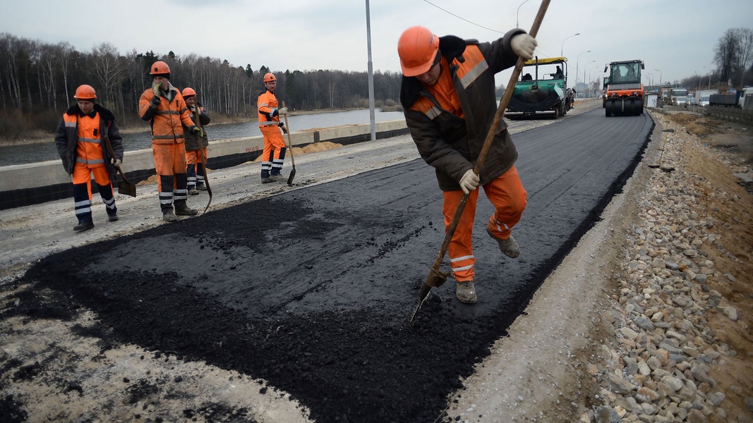 Приоритет — дорожному строительству