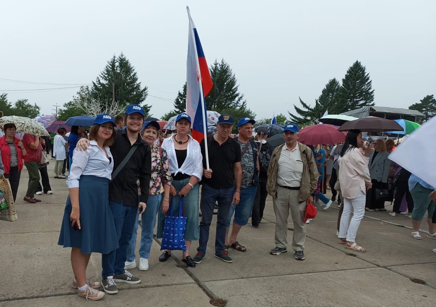 Региональное отделение ЛДПР в Еврейской автономной области посетило мероприятие в честь Дня флага РФ