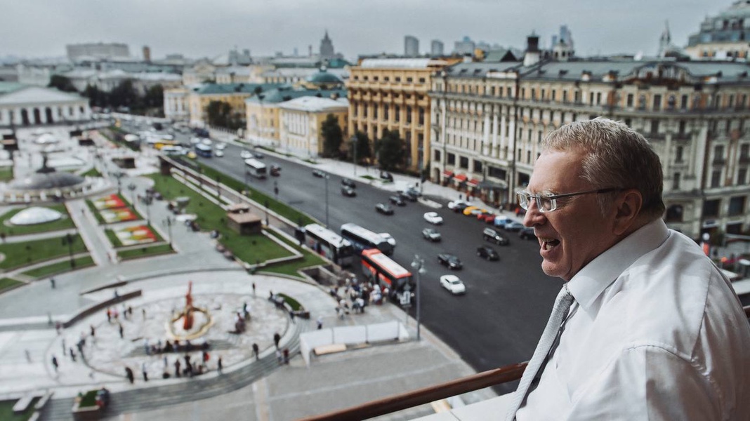 «Он в памяти, в сердцах людей навечно…»