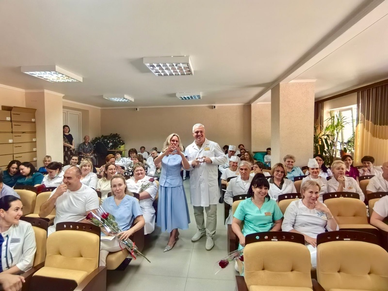 Когда важны не слова, а уважение: активисты ЛДПР поздравили ставропольских медиков 