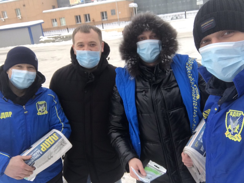 Тюменская ЛДПР провела акцию против гриппа