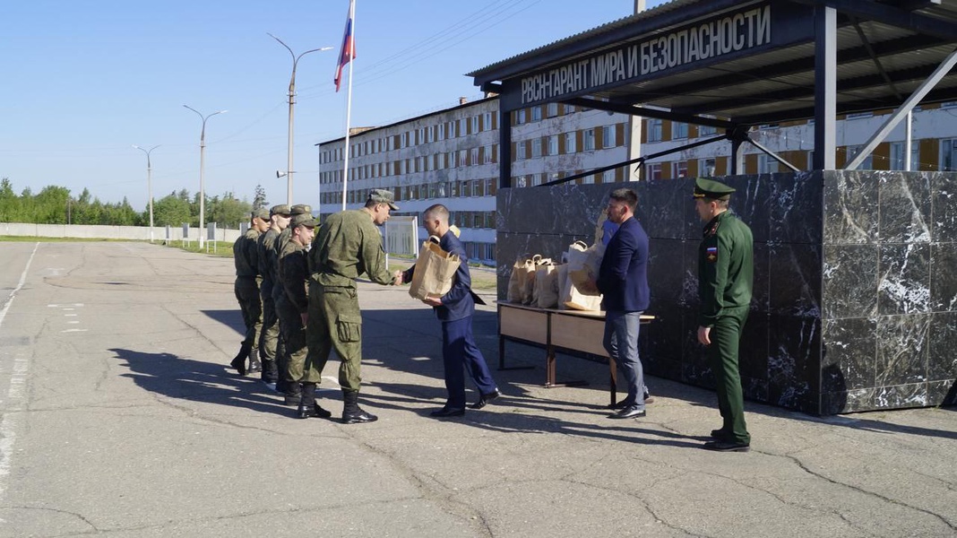 Координатор РО ЛДПР Аркадий Журавлев:  Боксерские  перчатки  и  шлемы  для  победы!