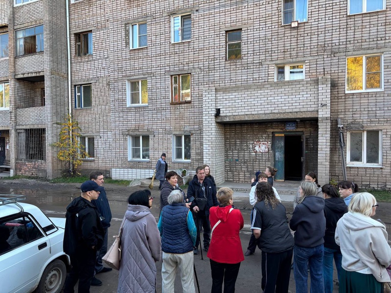 ЛДПР берет под контроль качество ремонта кровли многоквартирного дома