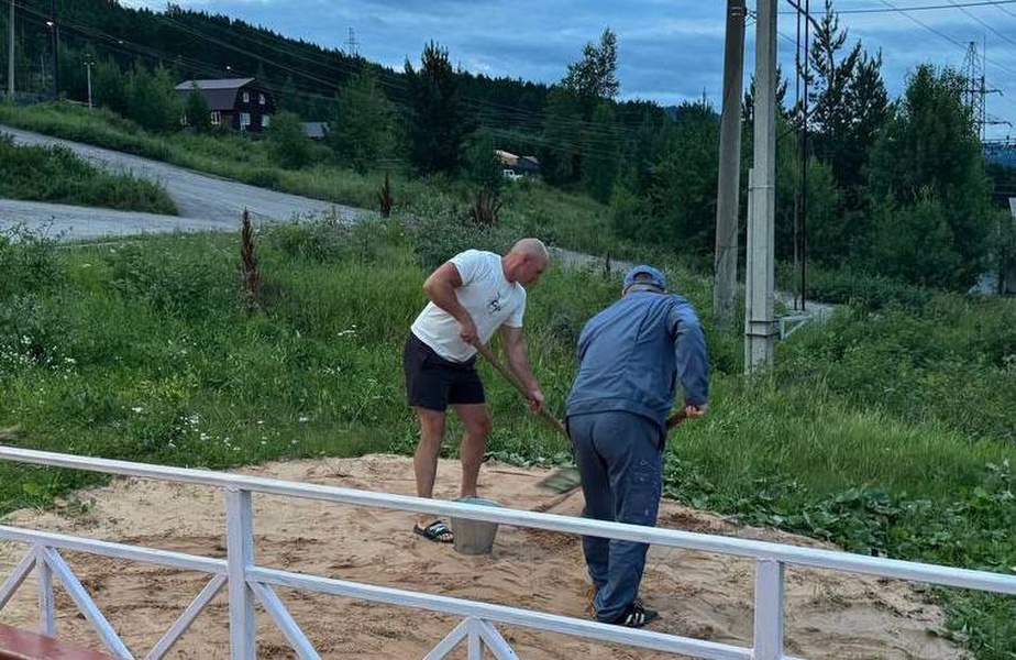 В Усть-Куте активисты ЛДПР преобразили детскую площадку