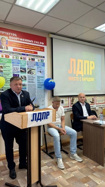Координатор ЛДПР Андрей Духовников провел встречу с ангарскими активистами  