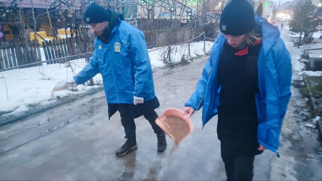 ЛДПР продолжает борьбу с гололедом в Иваново