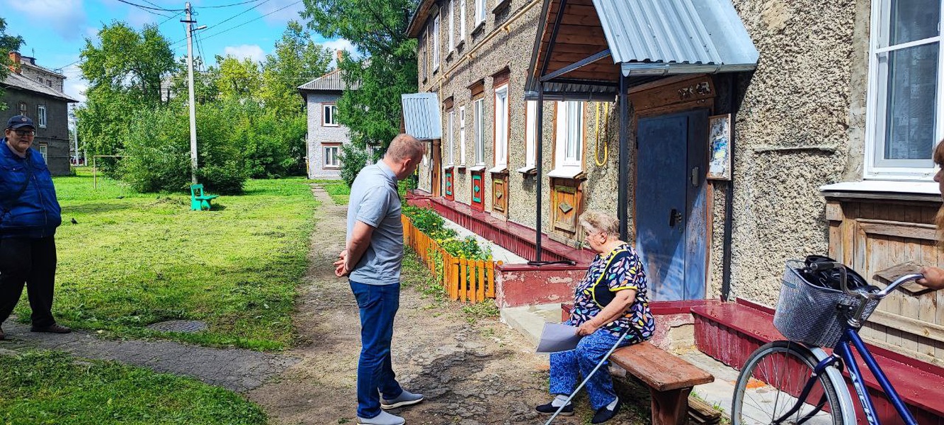 Обещанный чиновниками асфальт в Комсомольске так и не дождались