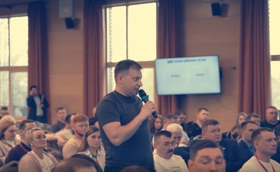 Работаем вместе: доклад о работе КРО ЛДПР представил на партийном съезде Евгений Мишин