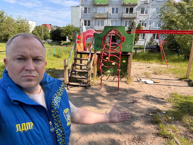 В Калининграде ЛДПР продолжает проверки безопасности детских и спортивных площадок