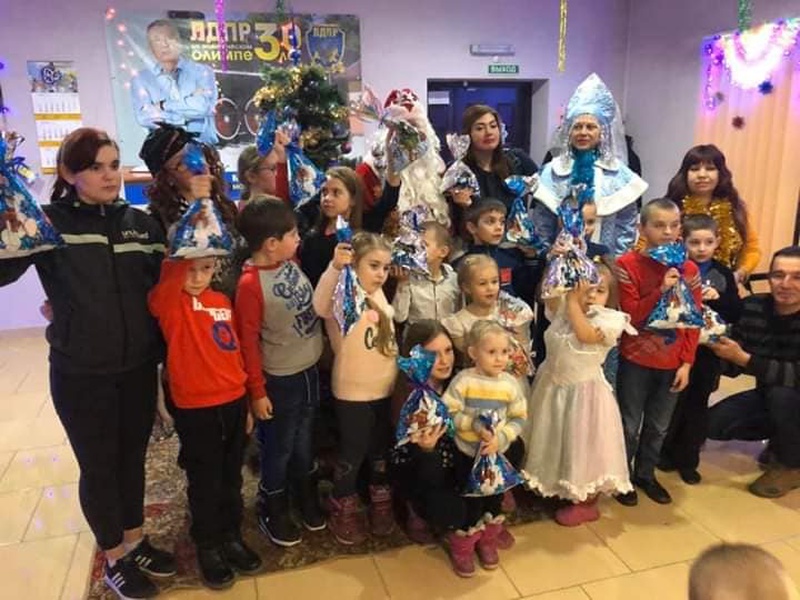 В штабе ЛДПР провели сразу два новогодних утренника