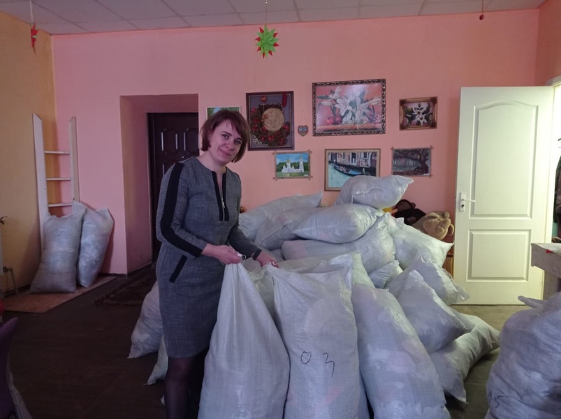 Гуманитарную помощь для малоимущих и инвалидов Немана доставила координатор ЛДПР 