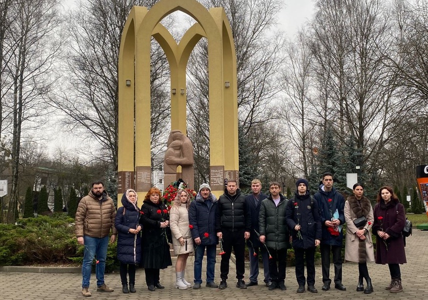 В Калининграде партийцы почтили память воинов-интернационалистов 