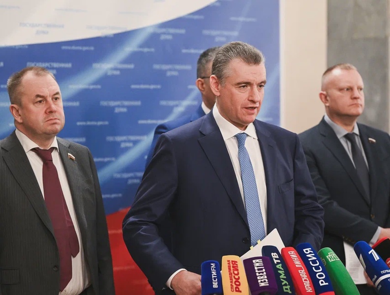 Леонид Слуцкий предложил запретить продавать в интернете устройства для курения