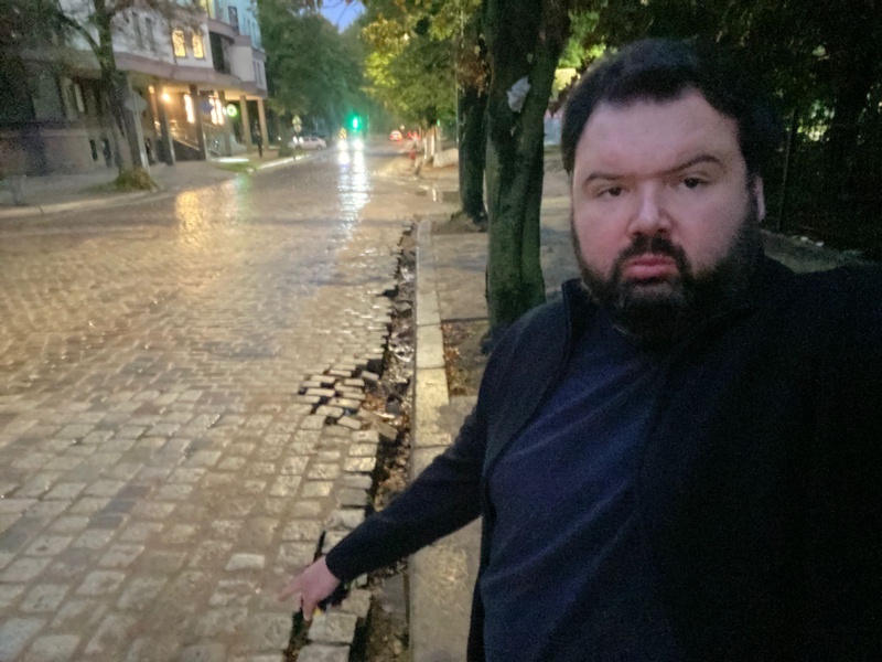 В Калининграде снимают брусчатку опасным способом, ЛДПР требует объяснений