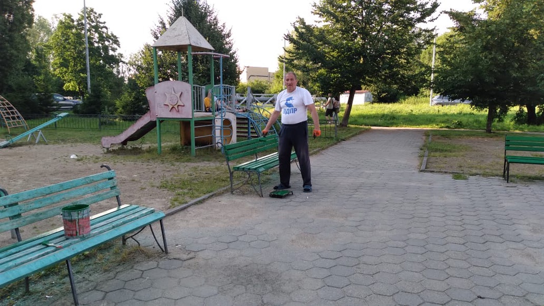 ЛДПР сдержала слово: лавочки для калининградских пенсионеров обновлены