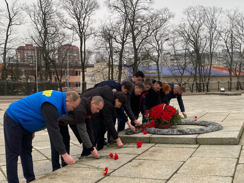 В День Неизвестного солдата в Калининграде ЛДПР почтила память погибших героев