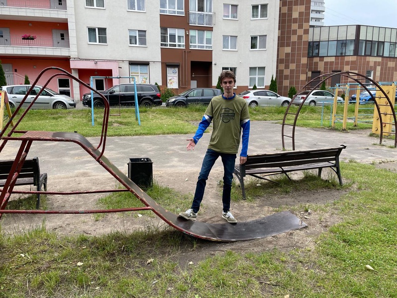 ЛДПР контролирует состояние детских площадок Калининграда