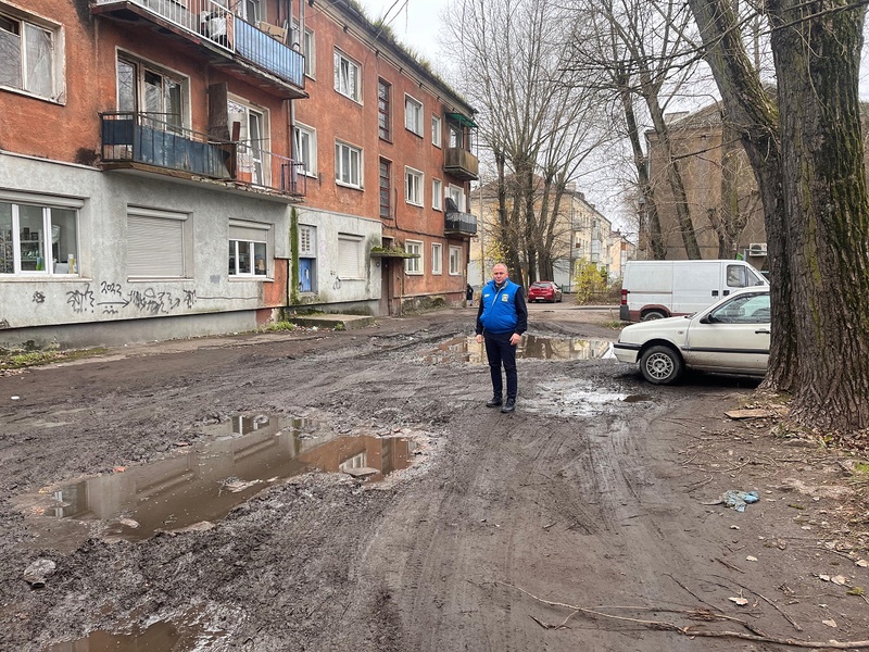 Полная разруха: ЛДПР позвали осмотреть дом в Калининграде