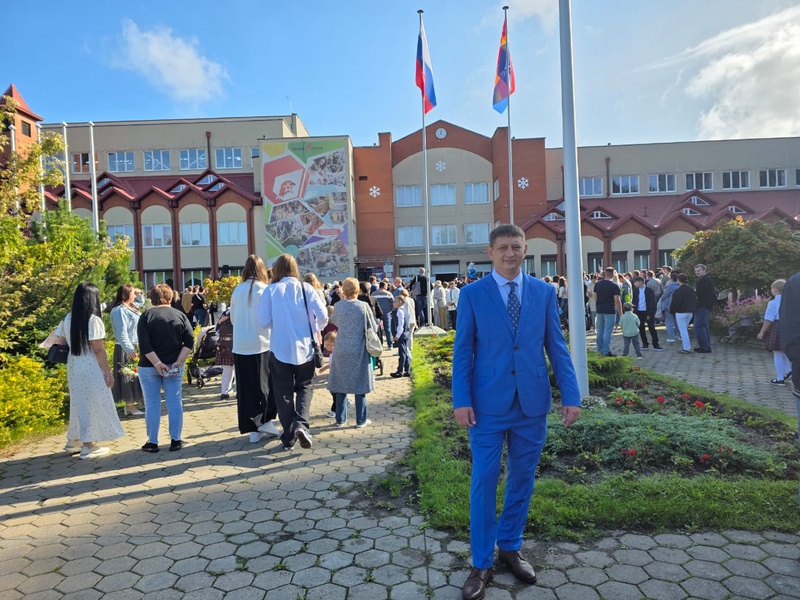 Депутаты ЛДПР поздравляют калининградских школьников с Днем знаний