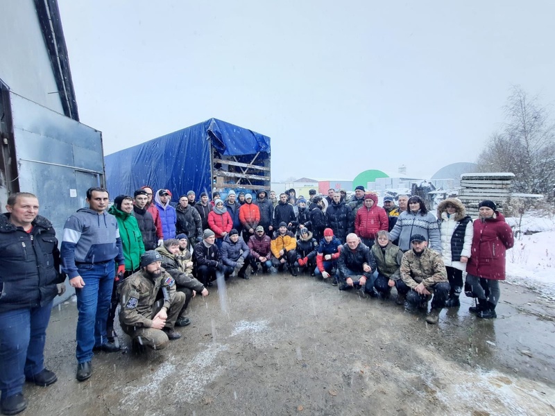 «Молодежка» ЛДПР помогла загрузить гумпомощь от Калининграда в зону СВО