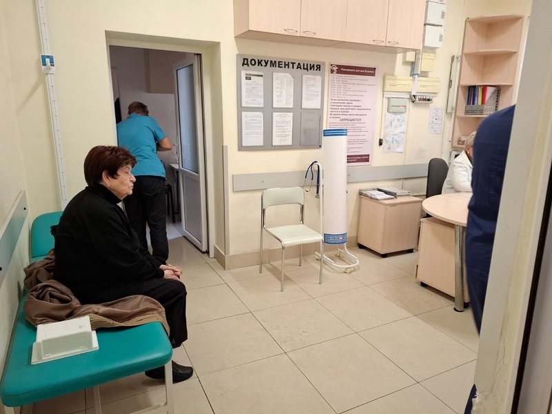 Калининградские партийцы продолжают заботиться о пожилых 