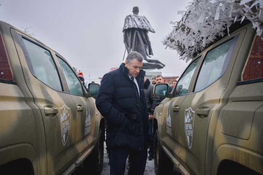 ЛДПР передала бойцам СВО 23 автомобиля и БТР