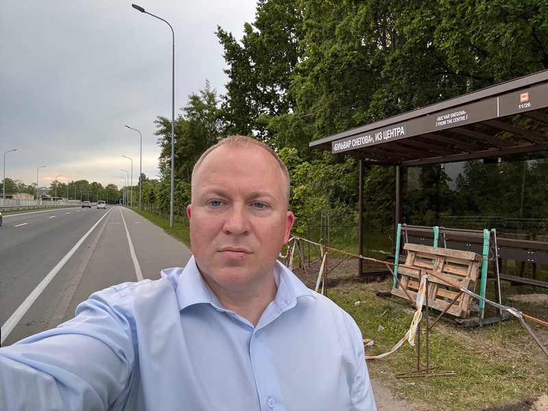 На окраине Калининграда появился новый остановочный павильон благодаря ЛДПР